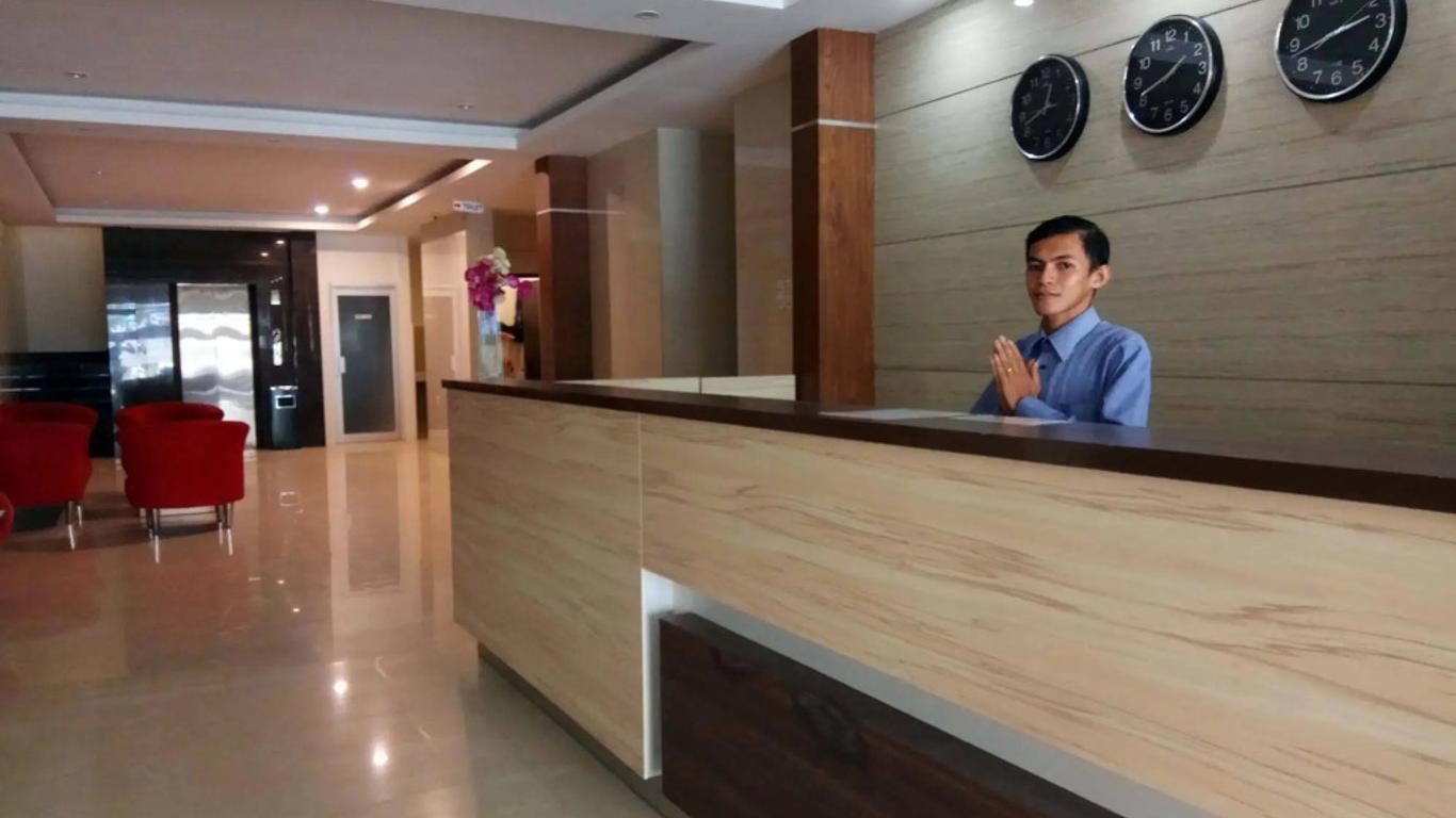 RedDoorz Plus @ Grand Pacifik Hotel Makassar