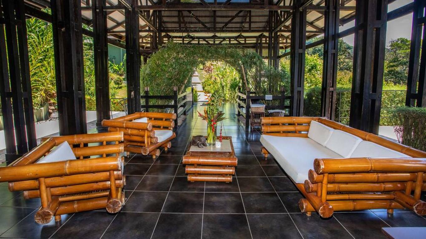 Tiki Villas Rainforest Lodge & Spa