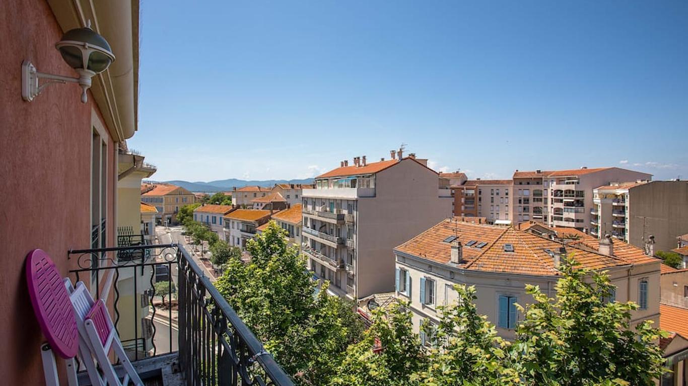 Apartment 'Venitiennes' with Balcony, Wi-Fi and Air Conditioning