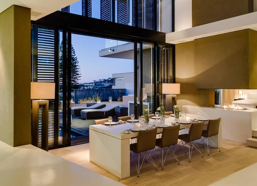 Dining room Photo