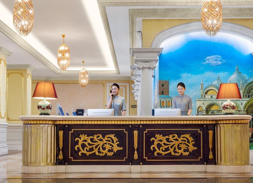 Front desk Photo