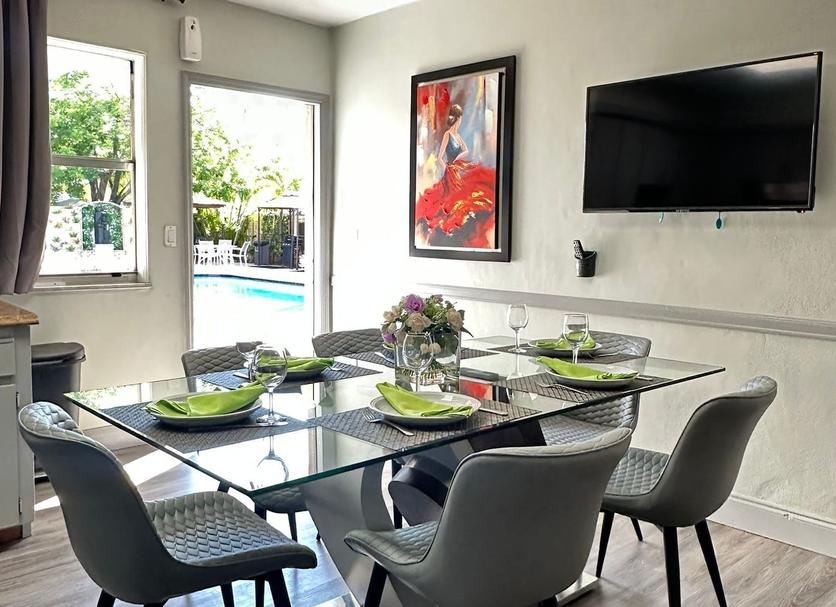 Dining room Photo