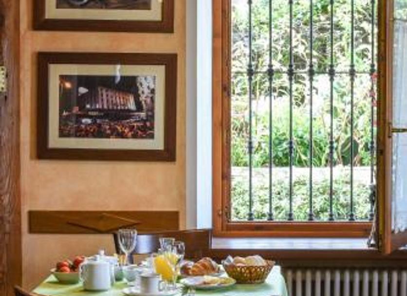 Dining room Photo