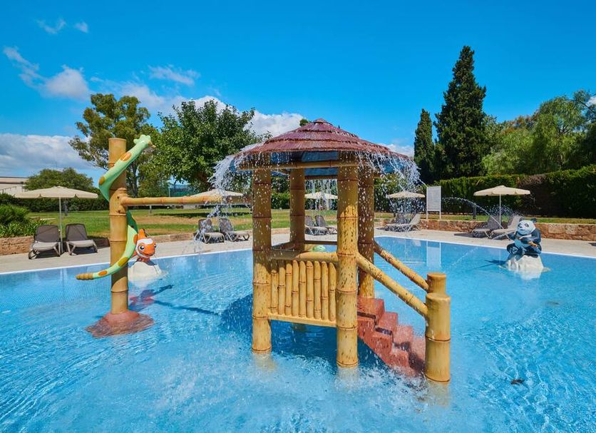 Protur Badia Park Aparthotel in Sa Coma: kids' pool with water play features and sun loungers