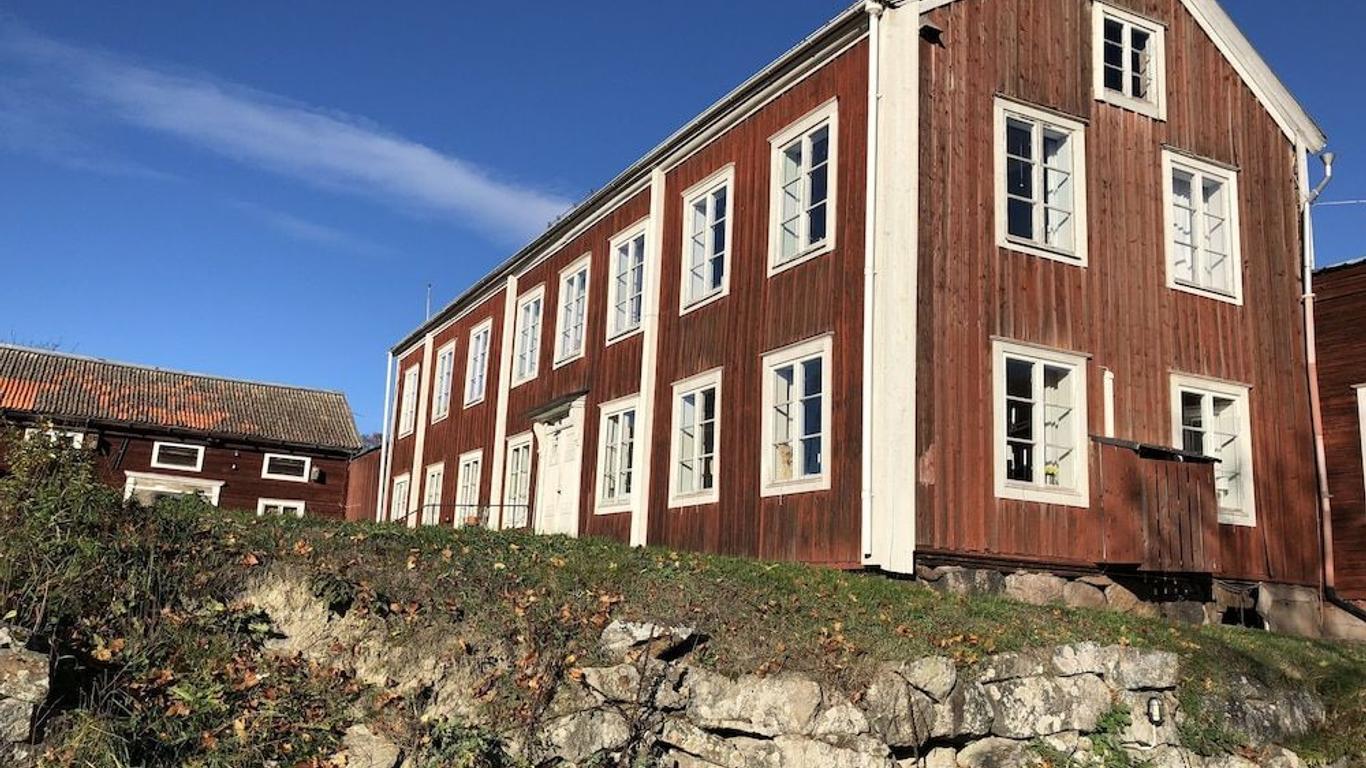 Frägsta Hälsingegård B&B