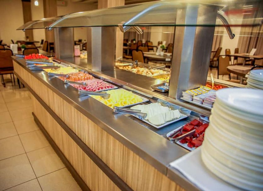 Rede Andrade Vivaldi in Foz do Iguaçu buffet breakfast station with plates and serving trays