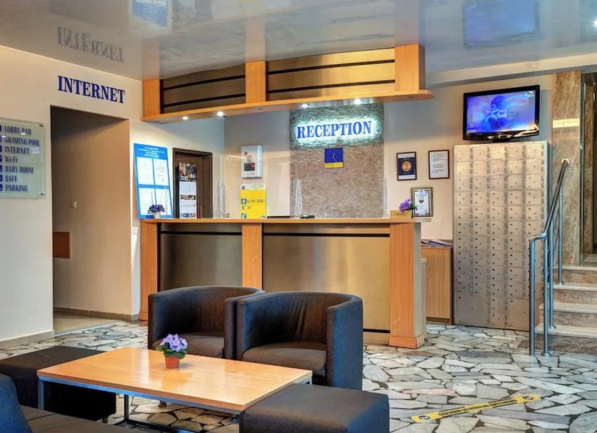 Front desk Photo