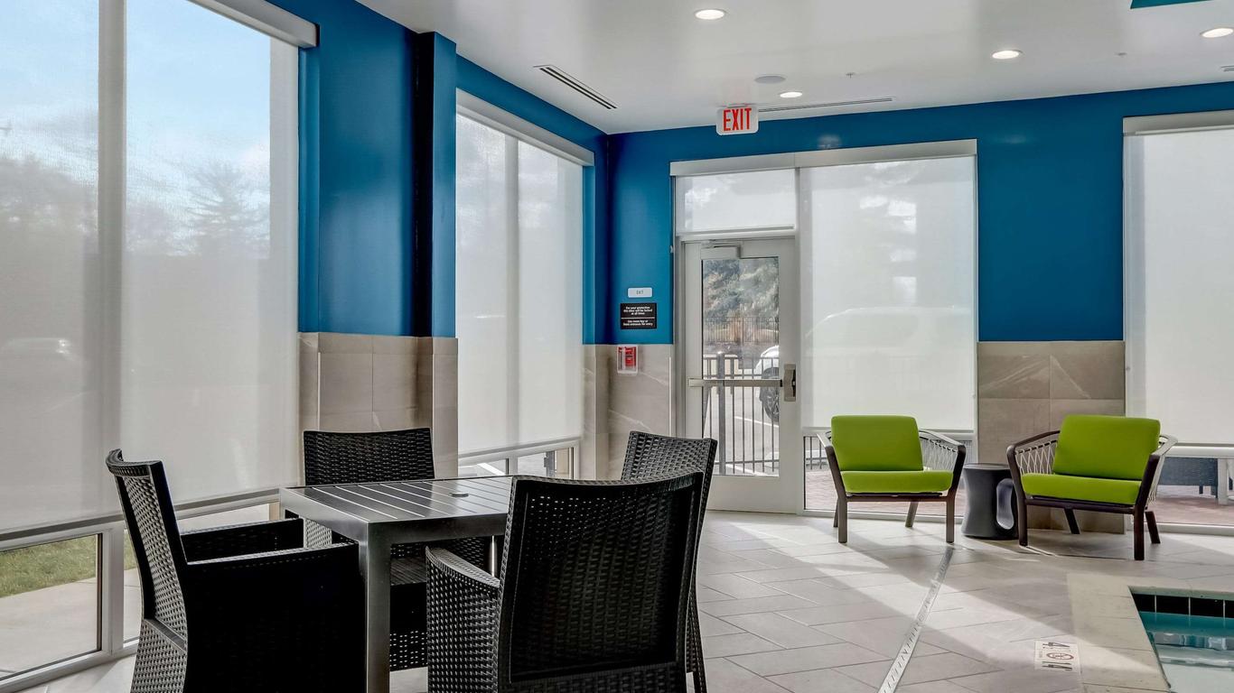 Hampton Inn & Suites Cincinnati Midtown Rookwood