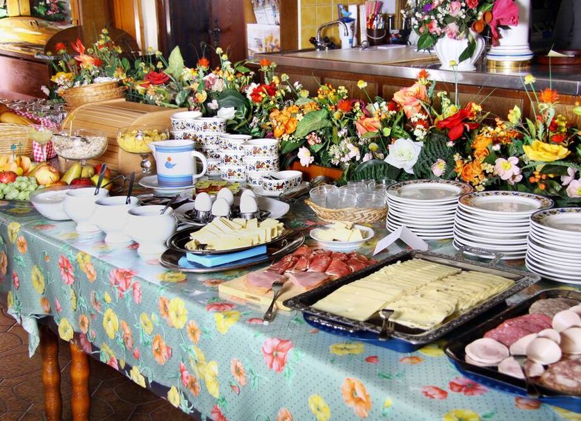 Buffet Photo