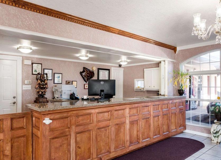 Front desk Photo