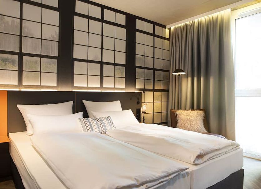 Loginn Hotel Waiblingen in Waiblingen guest room with twin beds and shoji-style wall panels