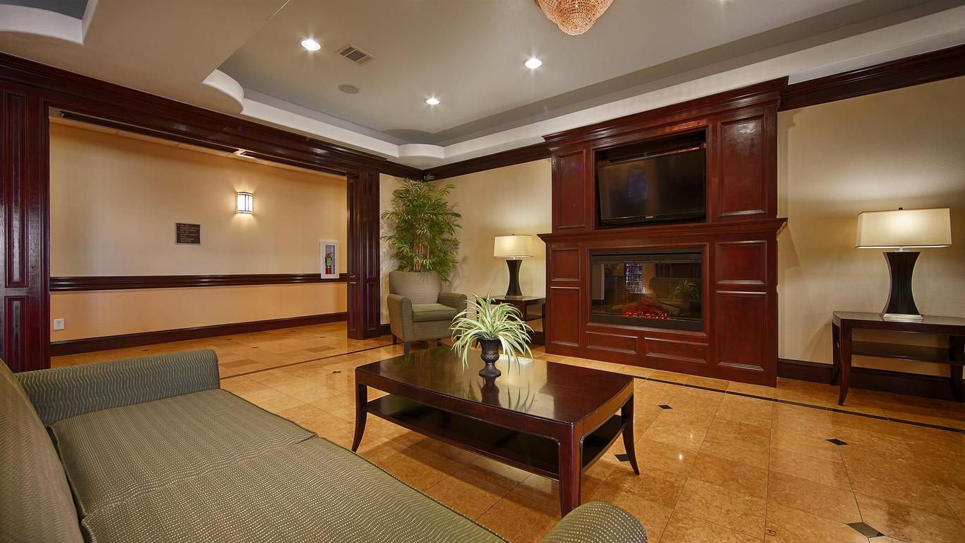 Best Western Plus Manvel Inn & Suites