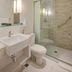 Quality Hotel Sao Caetano bathroom with glass shower, toilet and wall-mounted sink in São Caetano do Sul