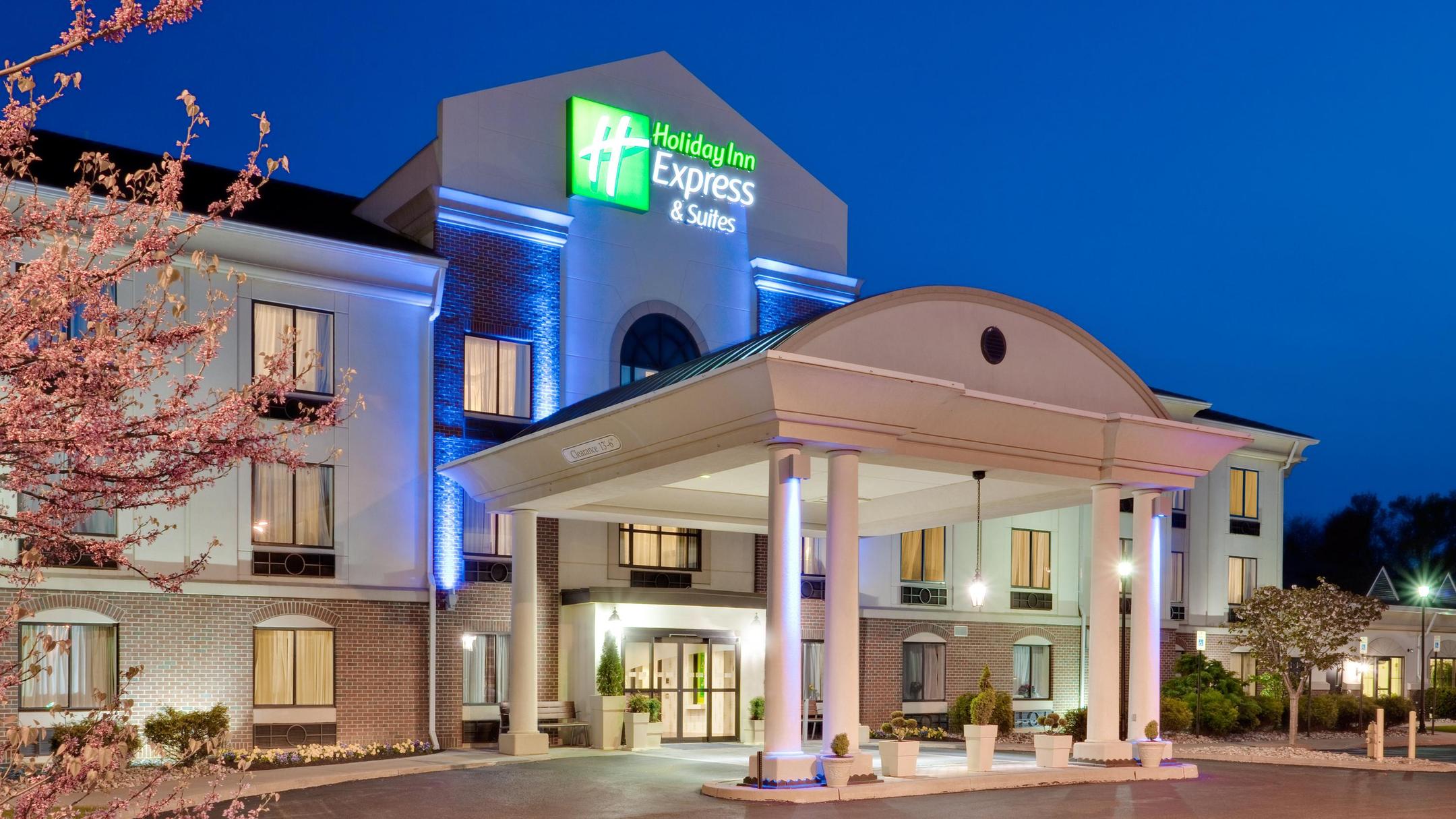 Holiday Inn Express Hotel & Suites Easton, An IHG Hotel from 98