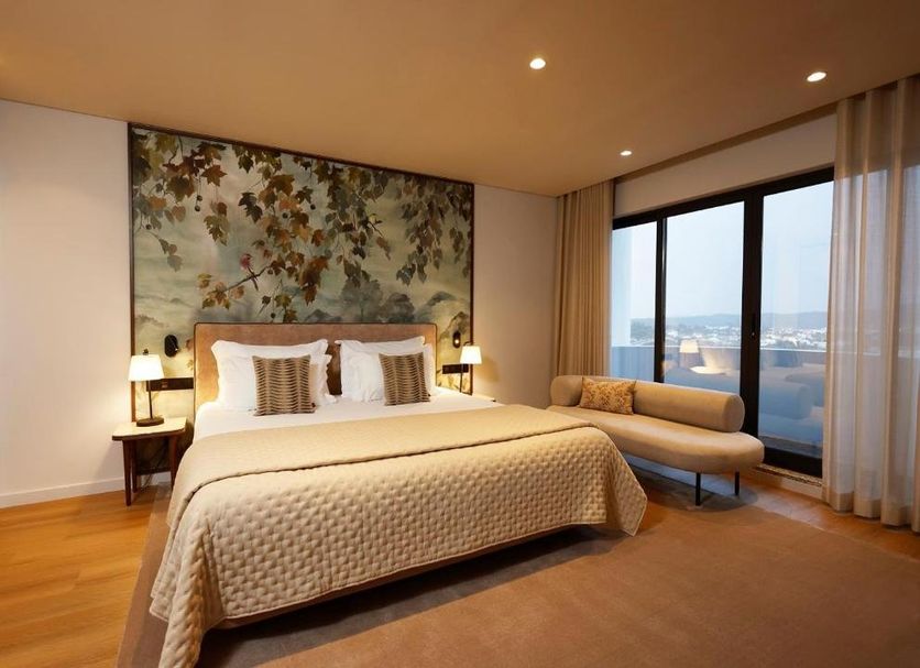 Montebelo Viseu Congress Hotel, Viseu: guest room with king bed, floral wall art and city view