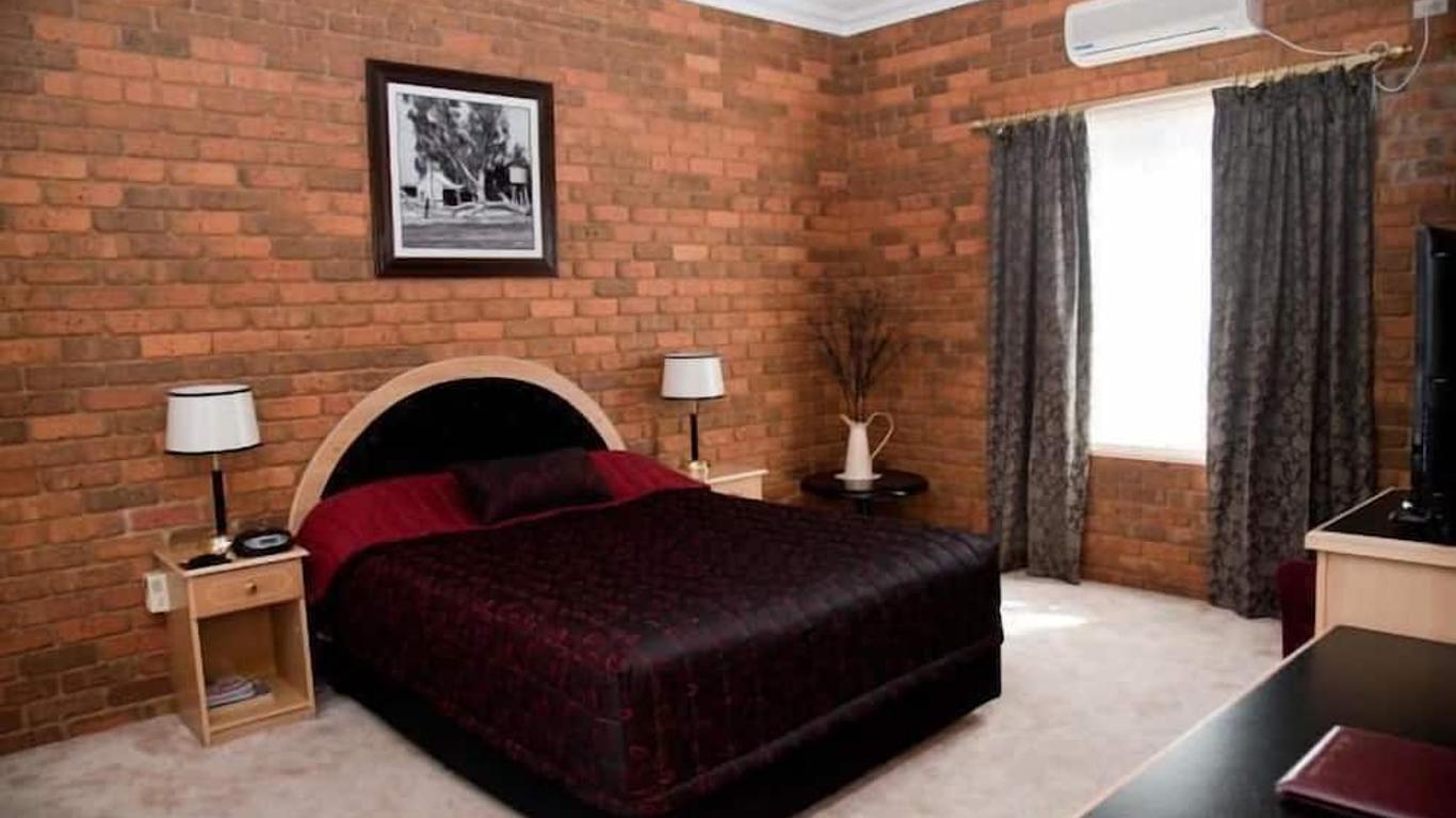 Charles sturt motor inn