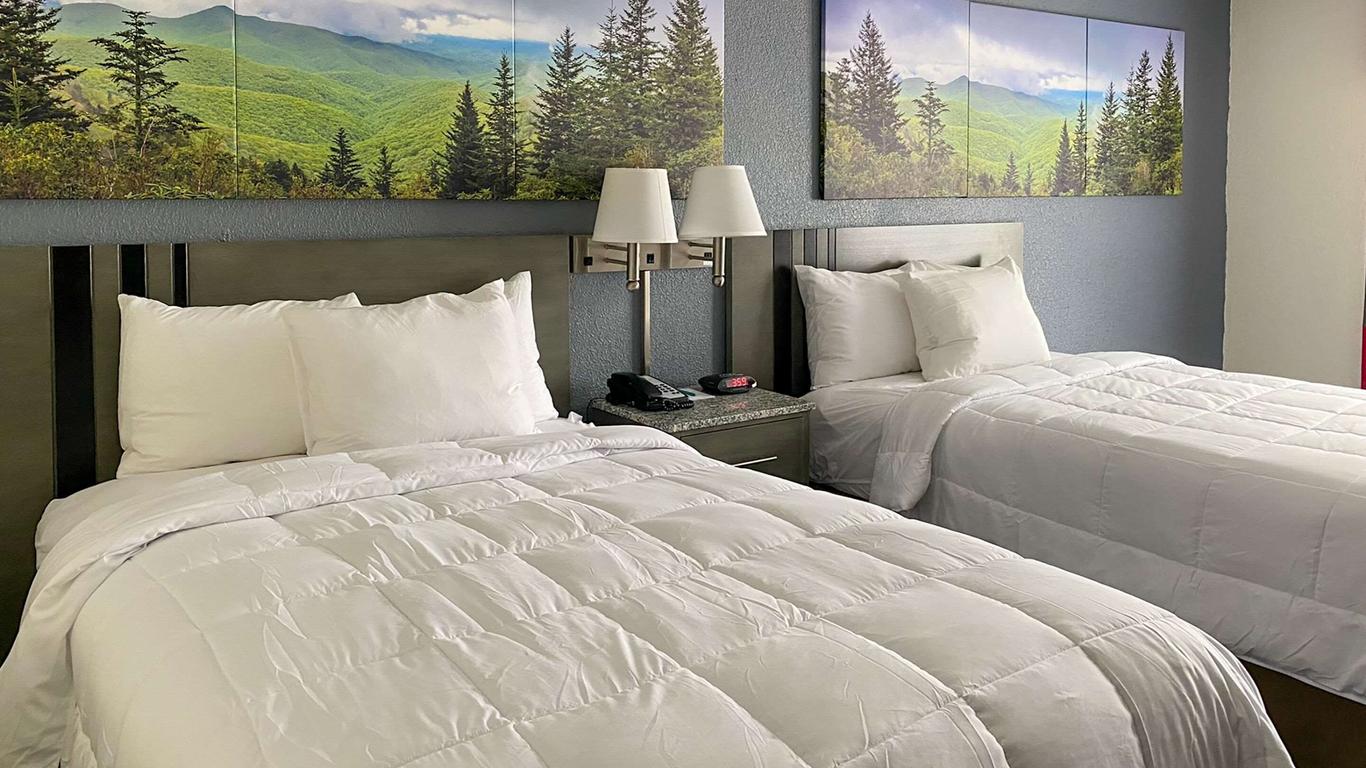 Clarion Pointe - Greensboro Coliseum Area