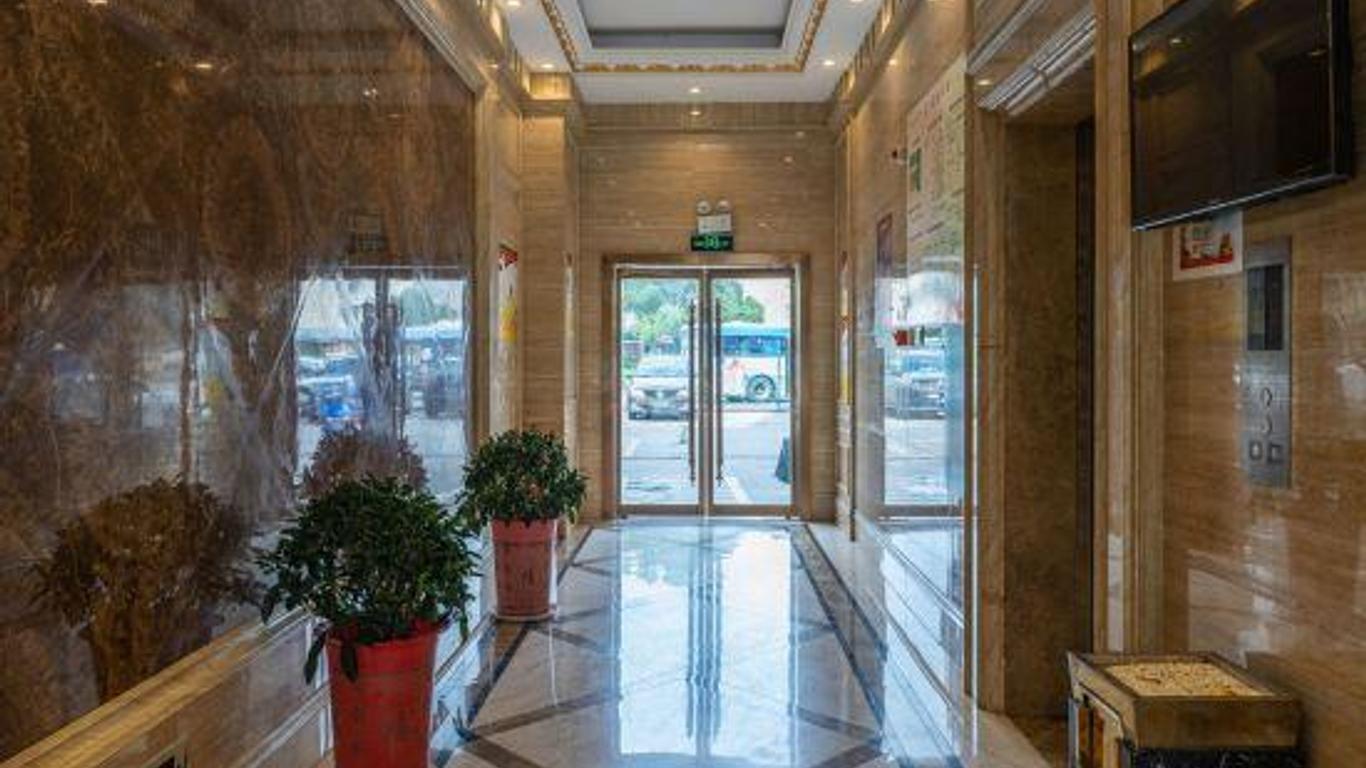 Green Oriental Hotel (Yingtan Railway Station Gymnasium)