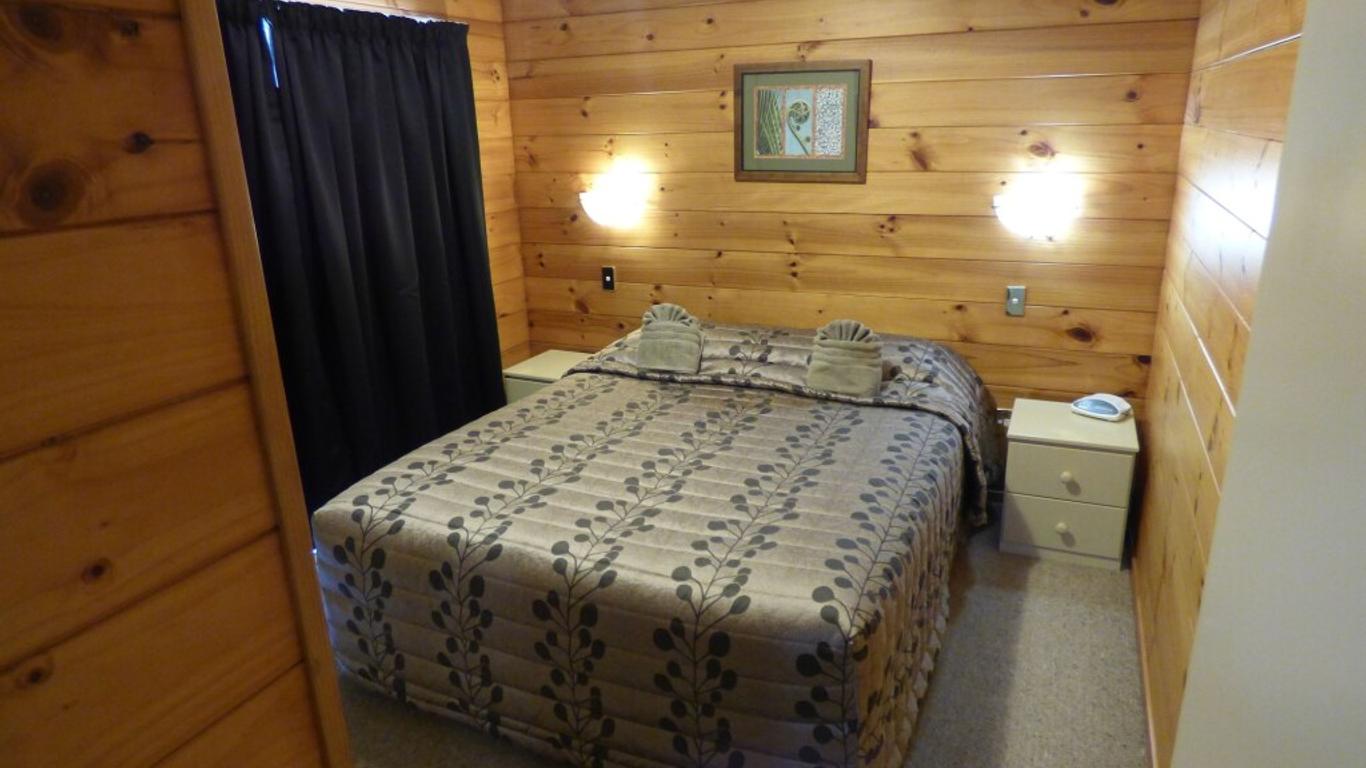 Cedarwood Lakeside Motel & Conference Venue