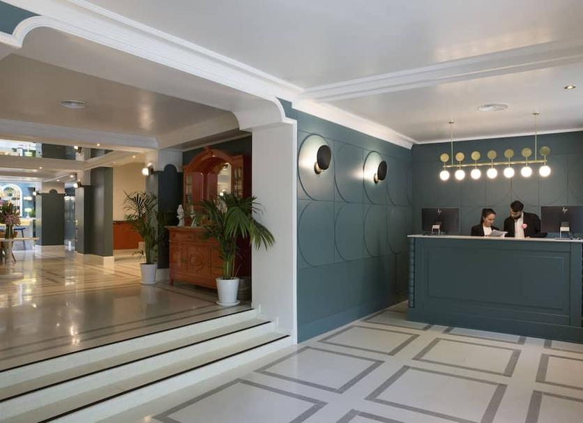 Front desk Photo