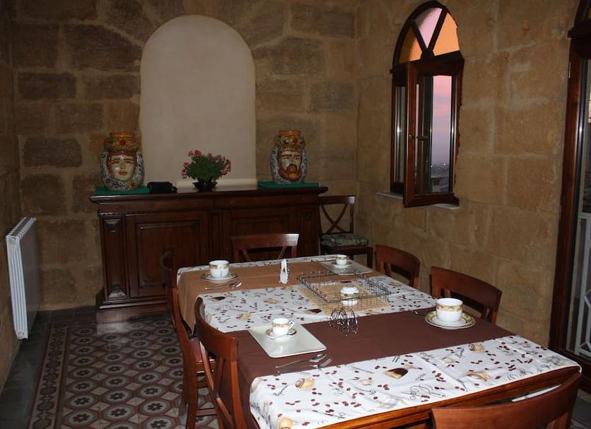 Dining room Photo