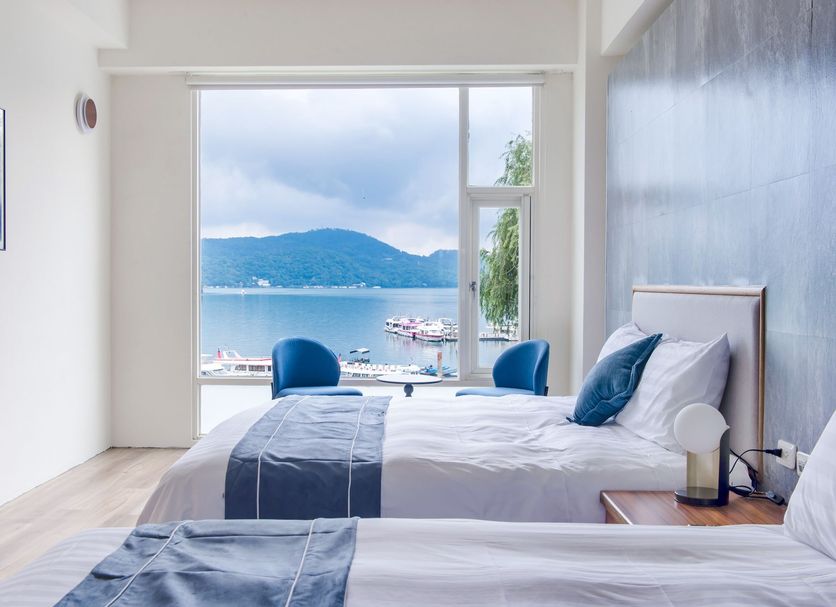 Shui Yang Lakeview House with Elevator in Nantou City, guest room with lake view through large window