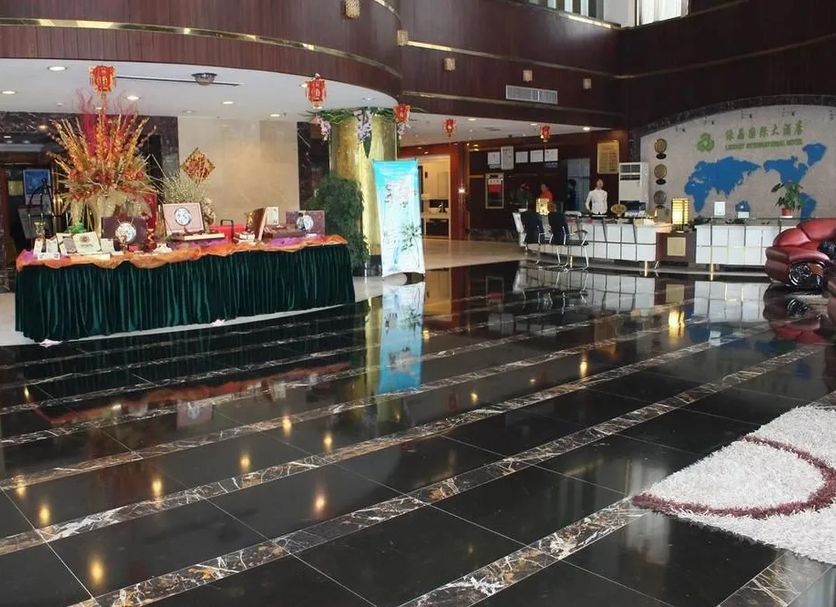 Lvjing International Hotel in Taizhou lobby with reception desk and polished marble floor