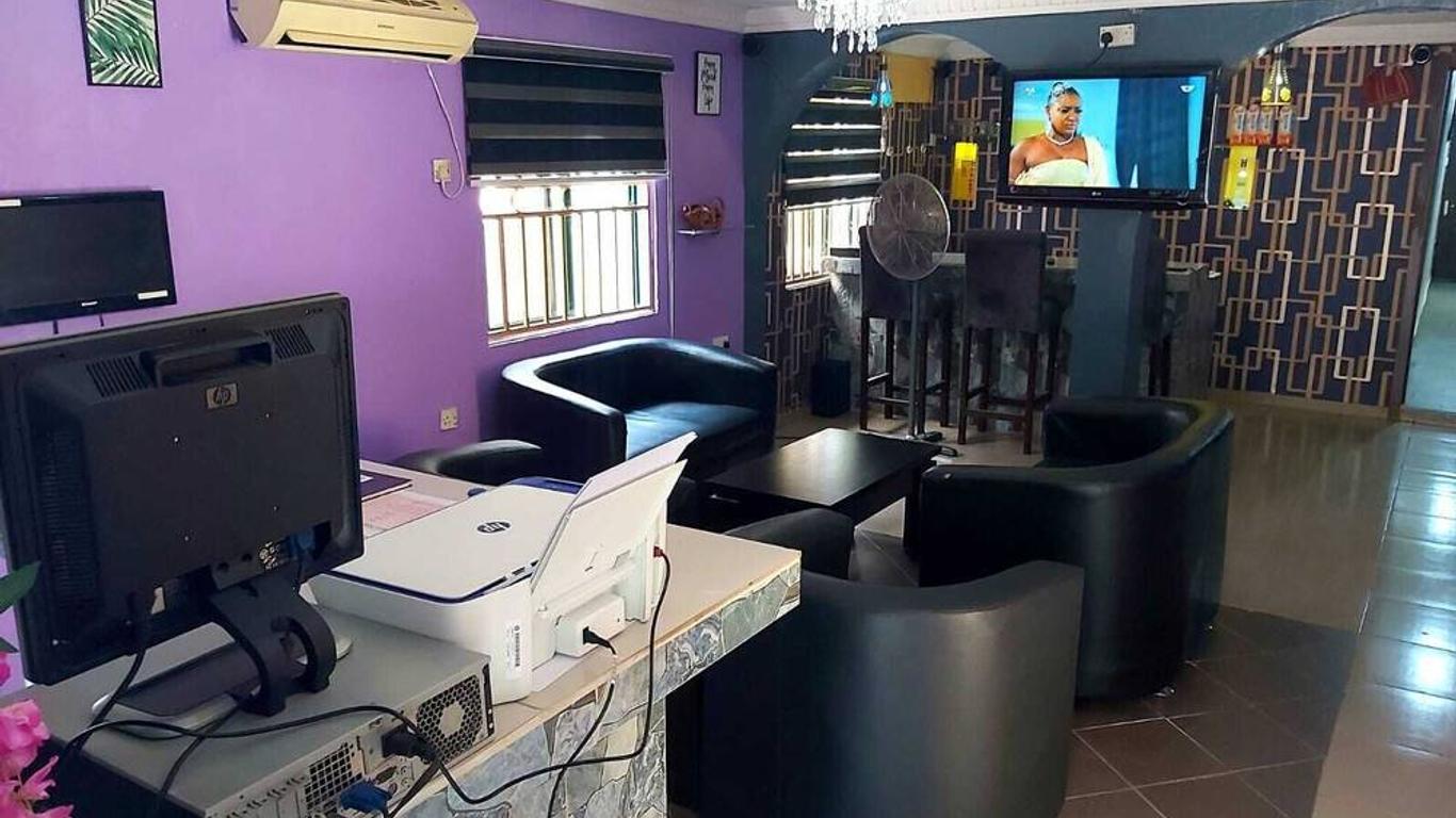 Staycation Suites And Apartment