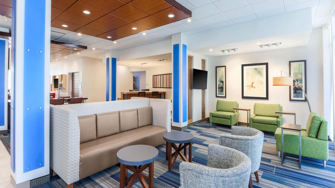 Holiday Inn Express & Suites Chicago O'hare Airport