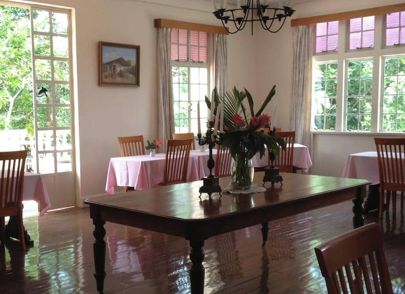 Dining room Photo