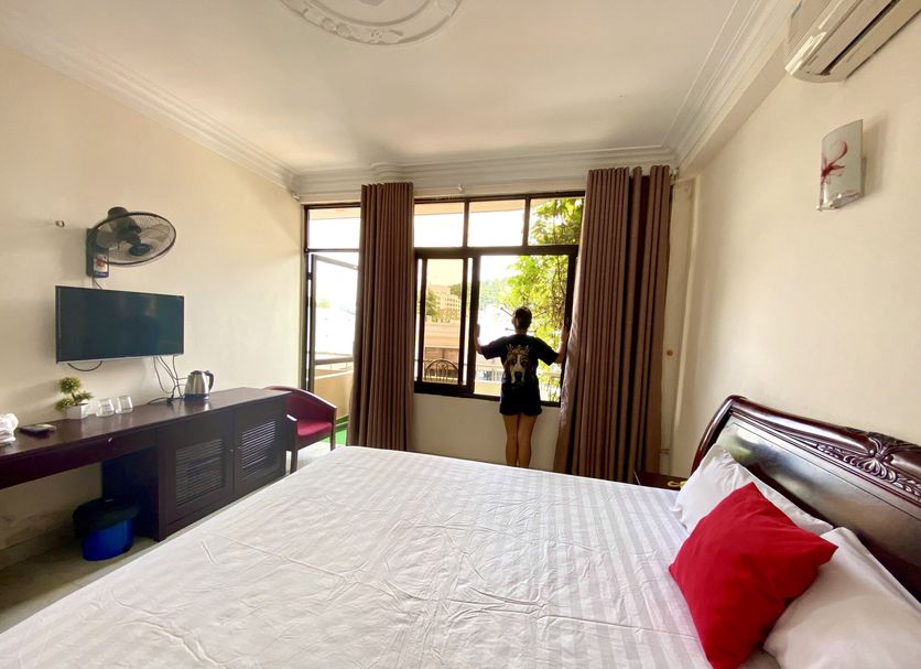 Viet Nhat Halong Hotel room with double bed, TV, desk and window view in Ha Long