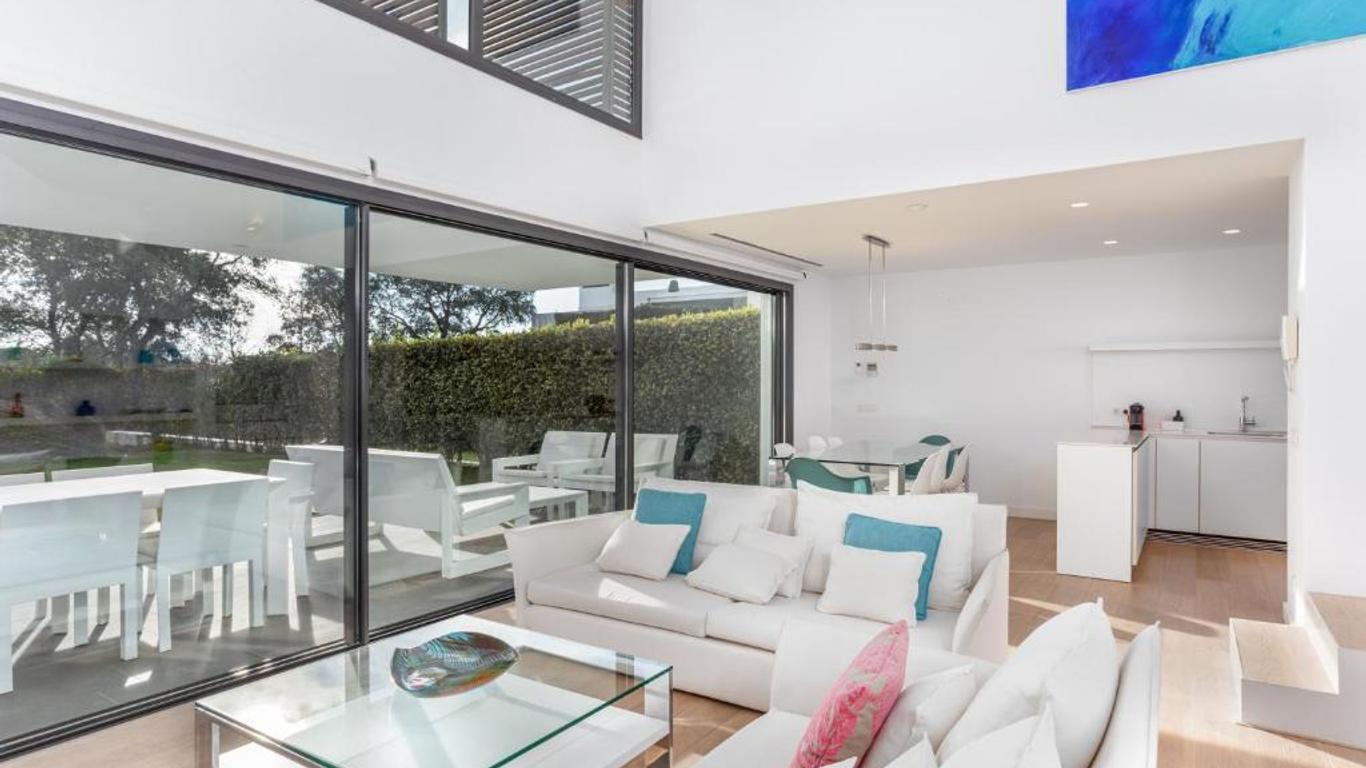 Holiday Rentals At Pga Catalunya