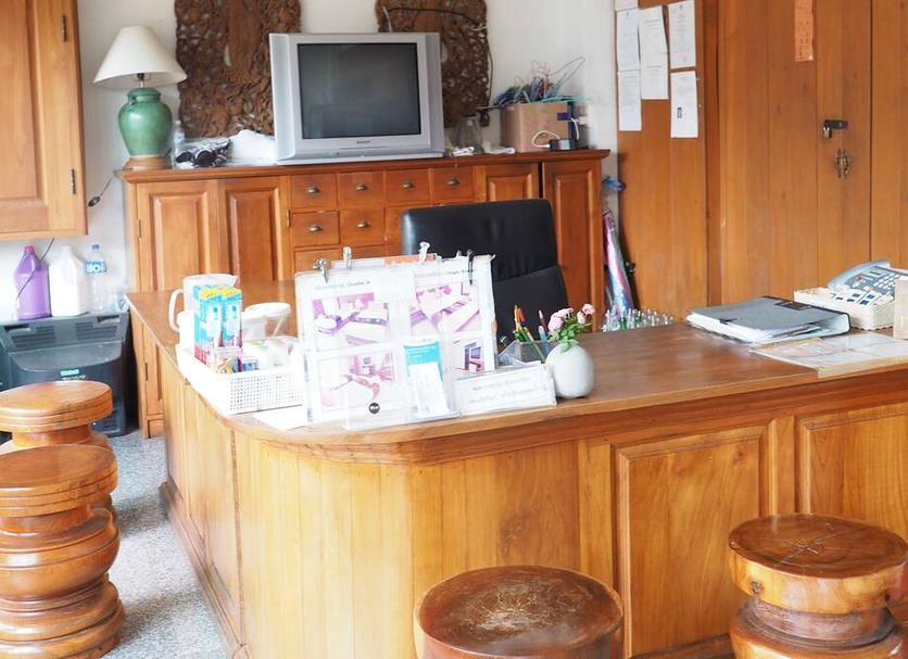 Front desk Photo