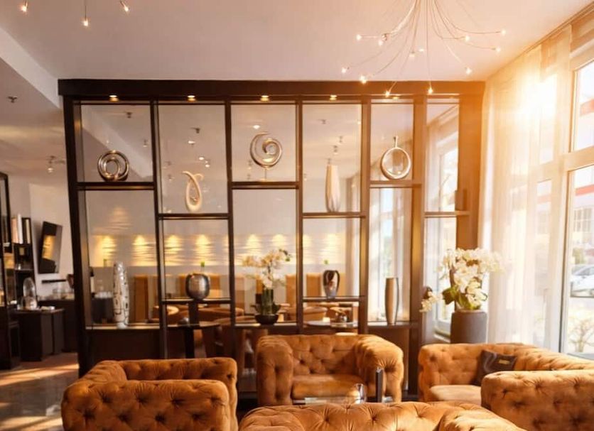 City Hotel Isar-Residenz, Landshut lounge with tufted armchairs and large sunlit windows