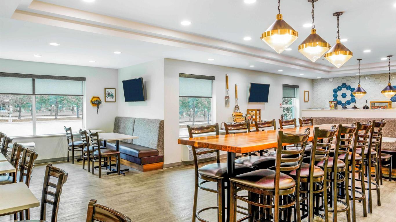 Days Inn & Suites by Wyndham Sherwood Park Edmonton