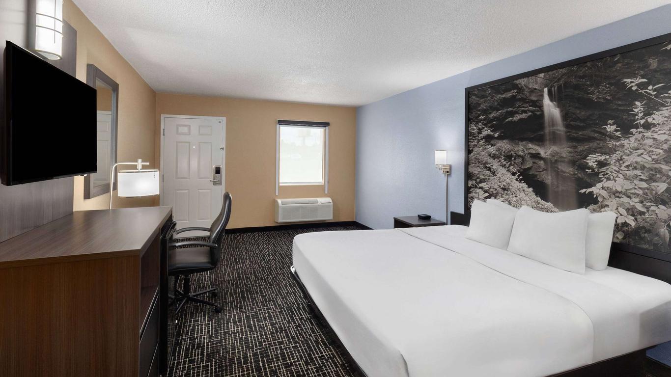 Super 8 by Wyndham Paducah I-24 Exit 4