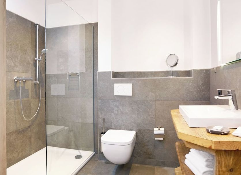 Haus Dumicketal in Drolshagen bathroom with glass shower, wall-mounted toilet and vessel sink