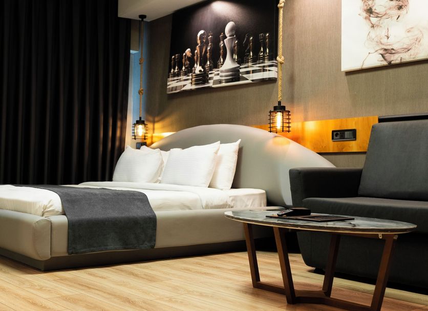 Mas Suites Nisantasi, Istanbul: modern hotel room with bed, sofa, and coffee table