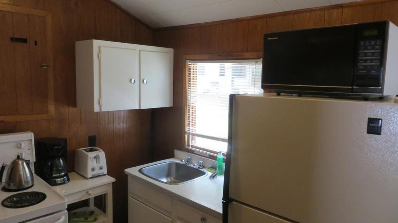 Woodland Cedars Family Cottage Resort