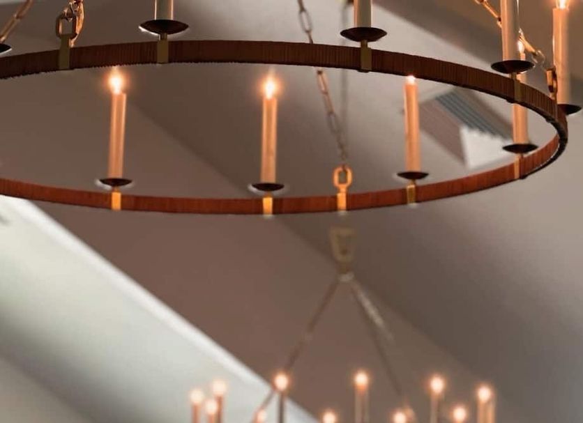 Maxwelton Braes Lodge, Baileys Harbor: rustic ceiling chandelier with lit candles in a warmly lit room