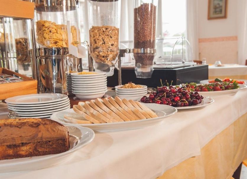 Buffet Photo