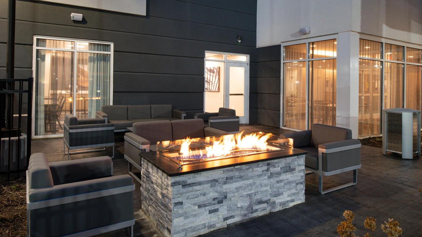 Fairfield Inn & Suites by Marriott Charlotte University Research Park