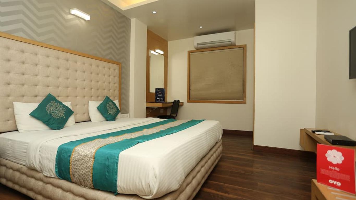 OYO 3774 Hotel Naman Palace
