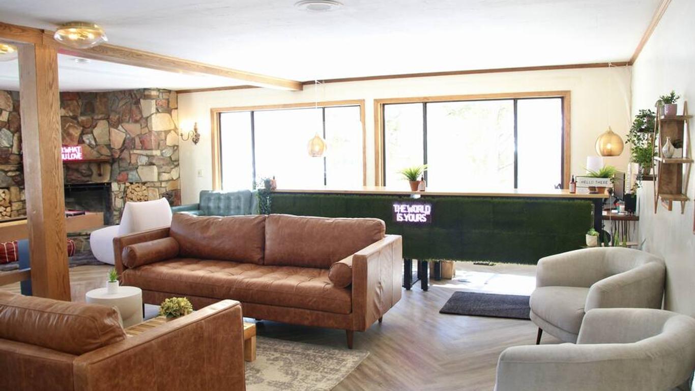 Sierra Blue Hotel & Swim Club