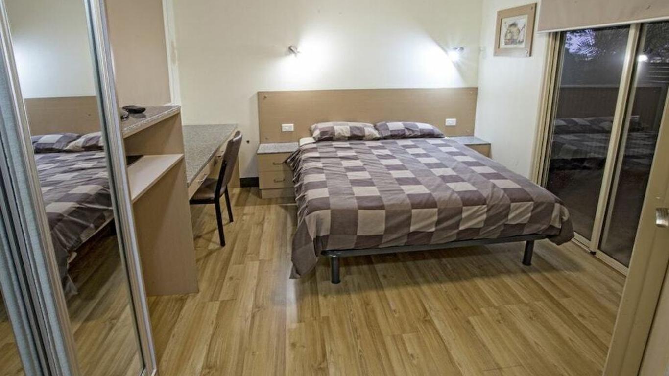 Latitude20 Cattrall Park Motel