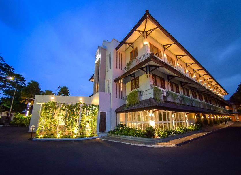 Hotel Nyland Pasteur Bandung exterior at dusk in Bandung with illuminated balcony and landscaped entrance