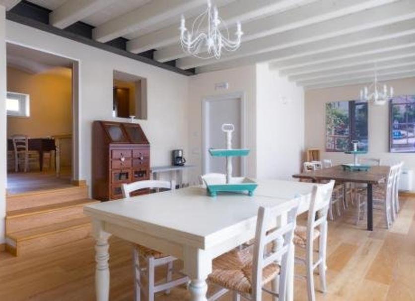 Dining room Photo