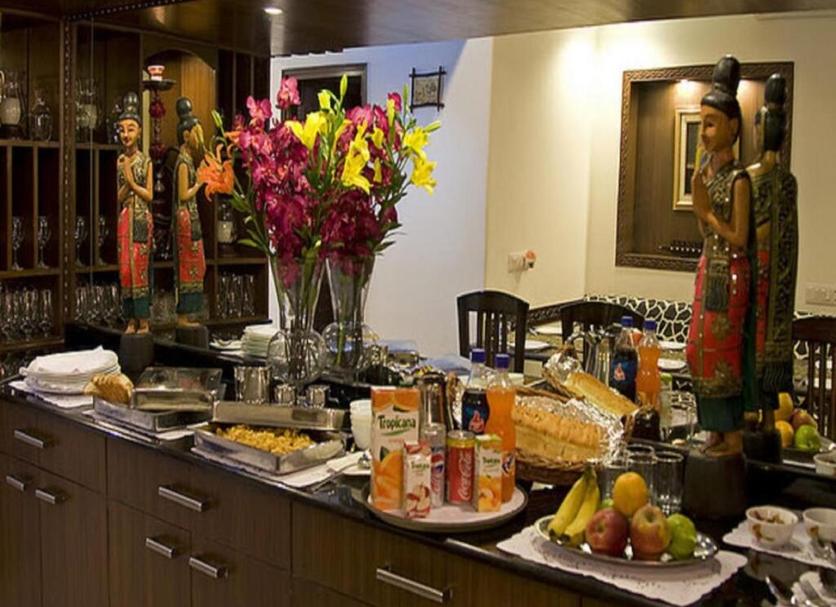 Buffet Photo