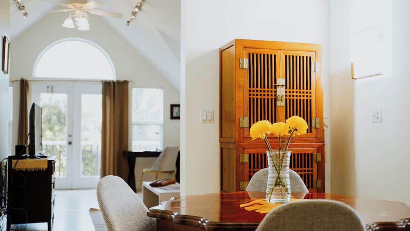 Shangri-La Boutique Bed & Breakfast