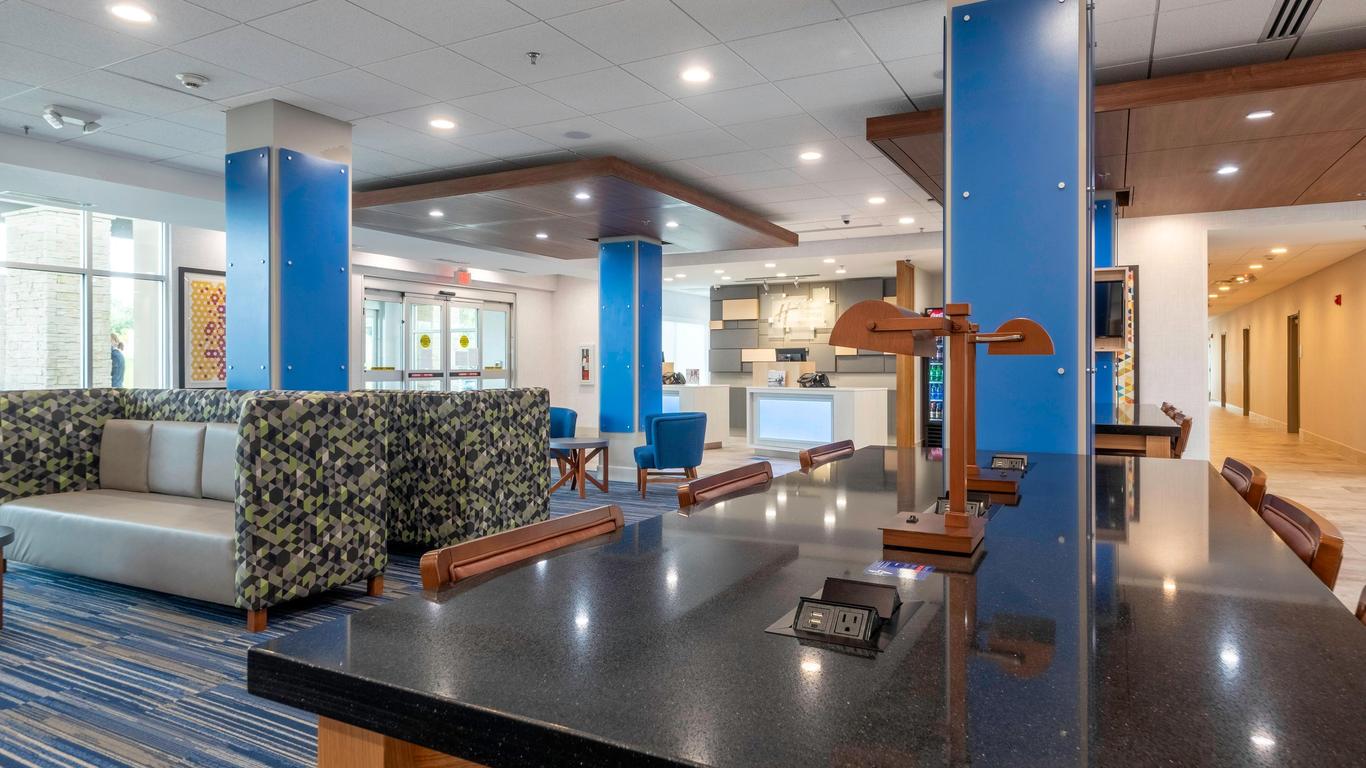 Holiday Inn Express & Suites Staunton